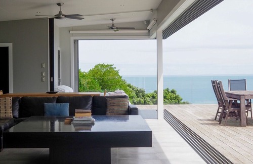 Raglan House | The Glass House - Luxury Accommodation Raglan