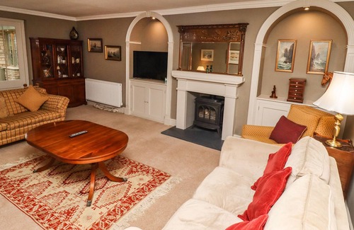 Sleaford Cottage | THE GLEBE, pet friendly, with hot tub in Burton Pedwardine