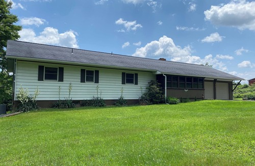 Cambra House | The Glen! Country living at its best, but close to amenities. n