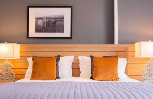 Inverness City Centre Hotel | The Glen Mhor Hotel and Uile-bheist Brewery & Distillery