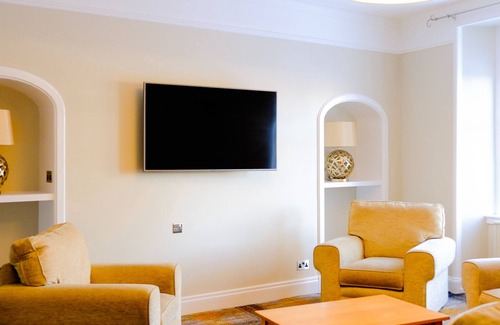Inverness City Centre Hotel | The Glen Mhor Hotel and Uile-bheist Brewery & Distillery