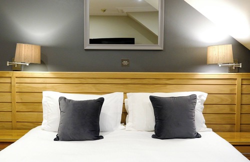 Inverness City Centre Hotel | The Glen Mhor Hotel and Uile-bheist Brewery & Distillery
