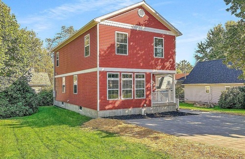 Edinboro House | The Glenshaw- Spacious 5 bedroom home on Lakeside Edinboro