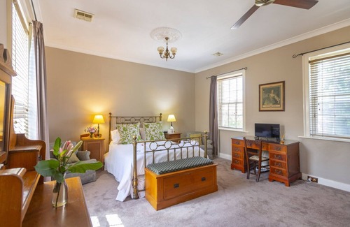 Yass Bed & Breakfast | The Globe Inn