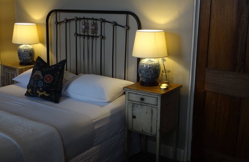 Yass Bed & Breakfast | The Globe Inn