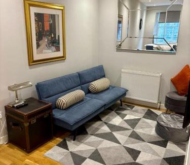 New Town Apartment | The Gloucester Lane Residence