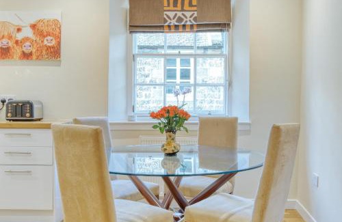 New Town Apartment | The Gloucester Lane Residence