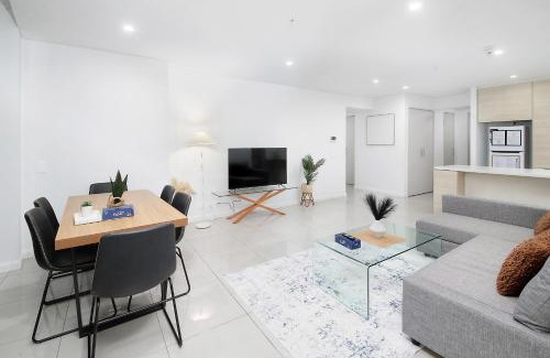 Surfers Paradise Apartment | The Gold Coast View with 3BR, 2 Bath, Free Parking