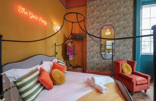 Bristol Old City Apartment | The Gold Penny - 1 Bed Studio Apartment in Central Bristol by Mint Stays