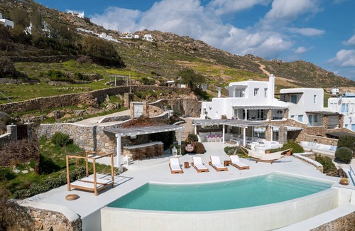 Ano Mera Villa | The Golden Beach Villa