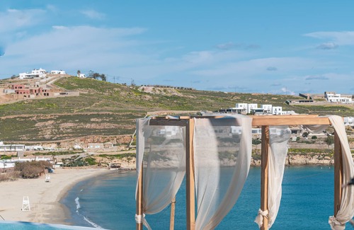 Ano Mera Villa | The Golden Beach Villa
