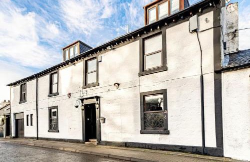 Mauchline House | The Golden Crown