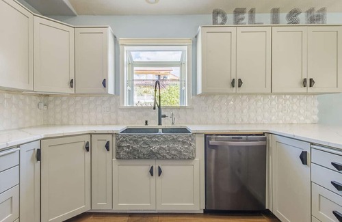 Altamont House | The Golden Hour On Klamath Lake