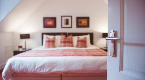Lochearnhead Bed & Breakfast | The Golden Larches