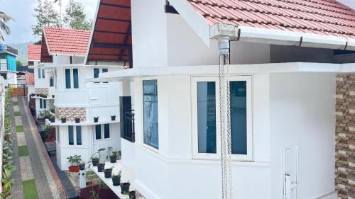 Kunnathidavaka Cabin | The Golden Oak A Classic Villas