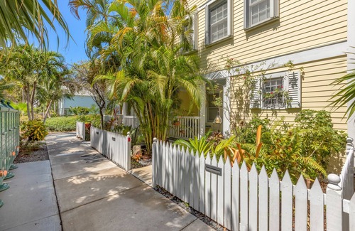 Truman Annex Condo | THE GOOD LIFE ~ Charming 2nd Floor 1 Bedroom, 1 Bath Truman Annex Condo!