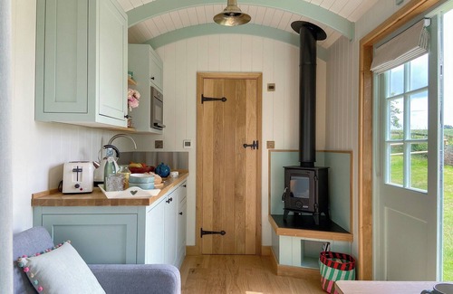 Petersfield Cottage | The Good Shepherd Hut.
