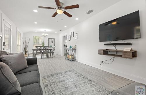 Tampa House | The Good Vibes Only Cottage
