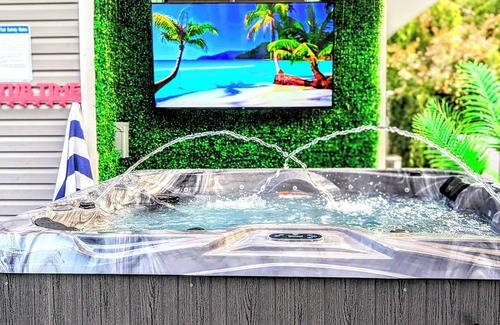 Commack House | THE GOOD VIBEZ HOUSE! Mini Golf Course,Heated Pool,Hot Tub,Game Room,Angel Wing
