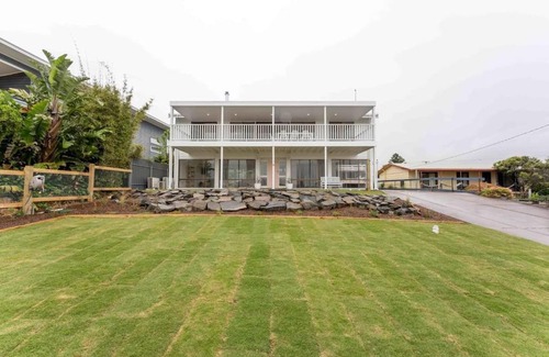 Goolwa Beach House | The Gooldives- Family and pet friendly- WIFI