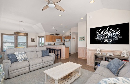 Kill Devil Hills House | The Gorbals:Oceanside, pool, hot tub, close to the beach & Wright Bro's Memorial