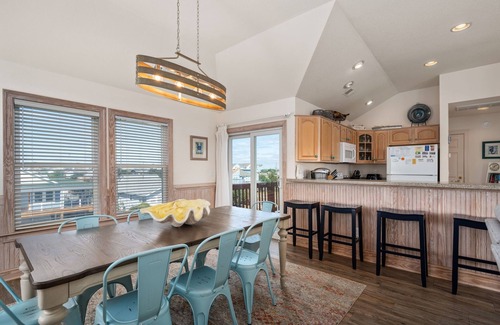 Kill Devil Hills House | The Gorbals:Oceanside, pool, hot tub, close to the beach & Wright Bro's Memorial