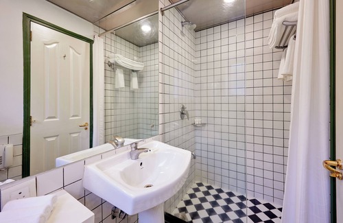 Wellington Pier Hotel | The Gordon House Hotel