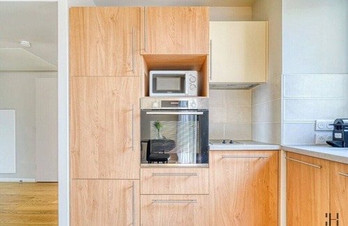 Issy-les-Moulineaux Apartment | The Gracious - A stone’s throw from Paris