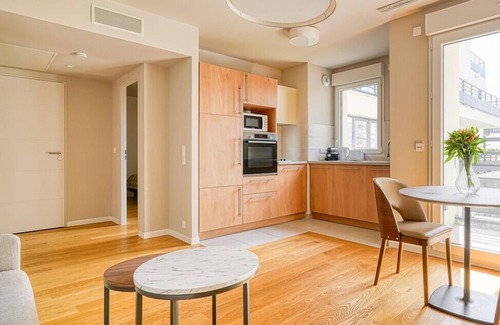Issy-les-Moulineaux Apartment | The Gracious - A stone’s throw from Paris