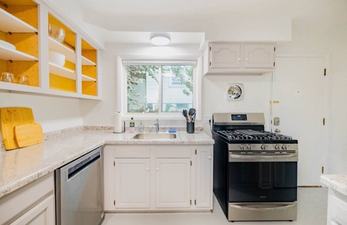 Water Hill House | The Graduate - Mid-Term Rental