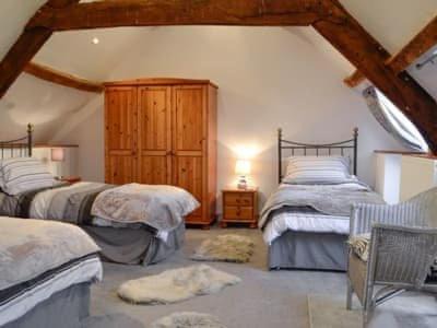 Llanedy Apartment | The Granary