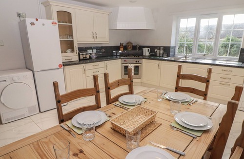 Kilgetty Cottage | THE GRANARY, pet friendly, with hot tub in Saundersfoot