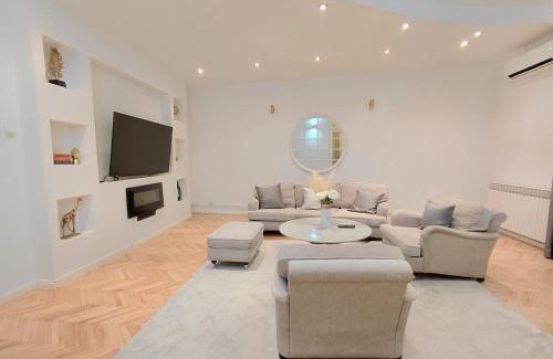 Old Town Apartment | The Grand Central Apartment