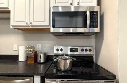 Over-the-Rhine Apartment | The Grand Flat | 1800 sq ft | Free Parking | OTR