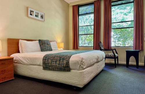 Beechworth Hotel | The Grand Oaks Resort