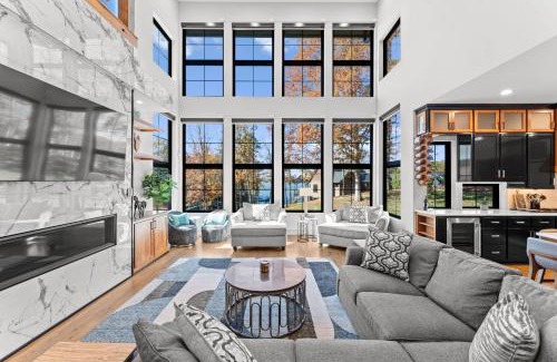 Mount Mourne House | The Grand on Greenbay-7 bedrooms Sleeps 21 Modern new build
