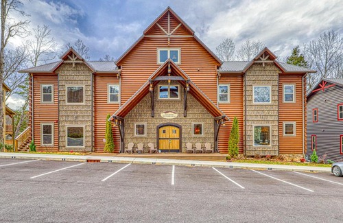 Gatlinburg House | The Grand Orchard Lodge