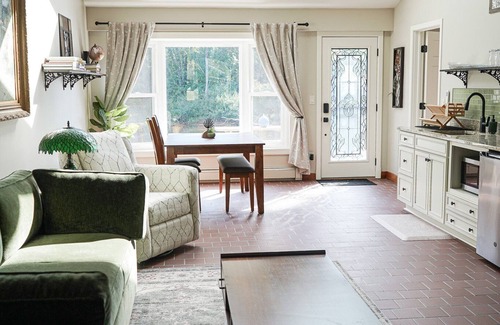 Onondaga House | The Grand Riverhouse:Your Ultimate Summer Escape w/Private Docks, Sandy Beaches & Outdoor Adventure