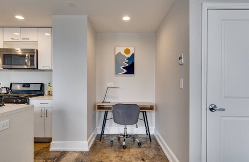 Civil Rights Historic District Apartment | The GRAND Suite | Free Parking | Sleeps 10 | DT |