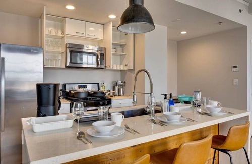 Civil Rights Historic District Apartment | The GRAND Suite | Free Parking | Sleeps 10 | DT |