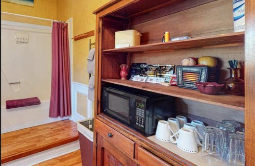 Eureka Springs Historic District Apartment | The Grand Suite - Tradewinds