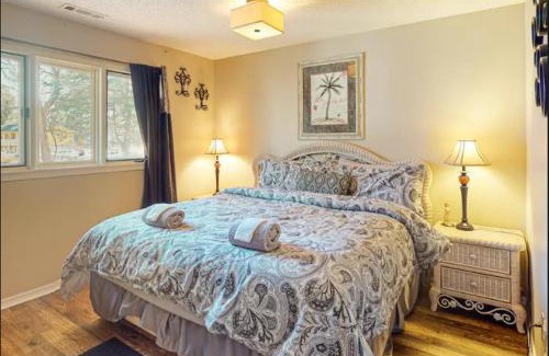 Eureka Springs Historic District Apartment | The Grand Suite - Tradewinds