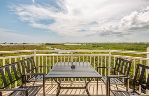 Key West Apartment | The Grand Turk by Brightwild Sunset View Pool