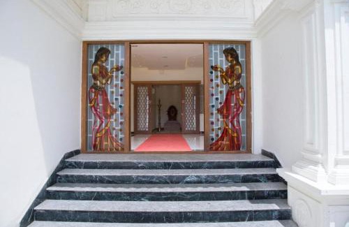 Sirkazhi Hotel | The Grand White Palace