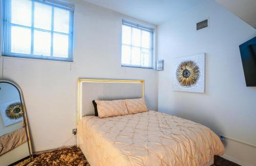 Mile Square Apartment | The Grandleaf Suite at Monument Circle