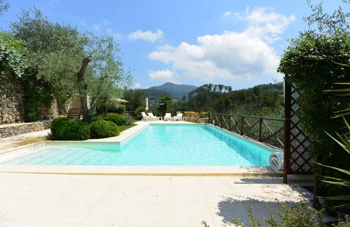 Garlenda Villa | The Grapefruit House - Villa con piscina