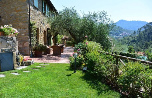 Garlenda Villa | The Grapefruit House - Villa con piscina