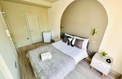 Southfields Apartment | The Gray House - NO 76 - Boutique Stay Experience