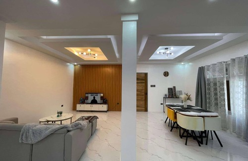 Plaridel House | The GrayHouse Inn is cozy 2 bedroom furnished house-full air conditioned place.