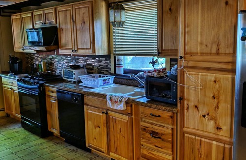 Warrensburg House | THE GREAT ADIRONDACK ESCAPE sleeps 14